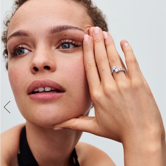 Pandora sparkling overlapping band ring - Picture 5 of 5